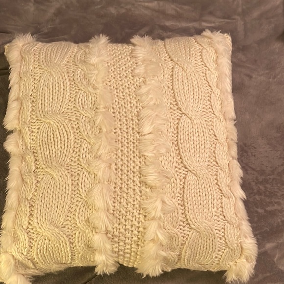 Cable Knit throw pillow *brand new* - Picture 1 of 3